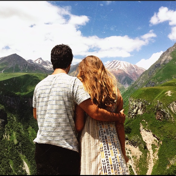 Meet your posher, Alison 🌻 - Picture 3 of 6